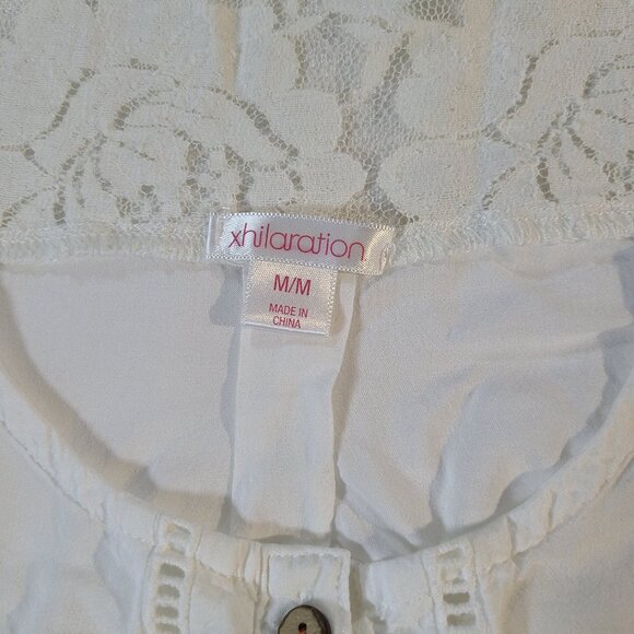 Xhilaration White Lace Tank Top Medium | Cotton Sleeveless Blouse w/ Buttons - Picture 4 of 6